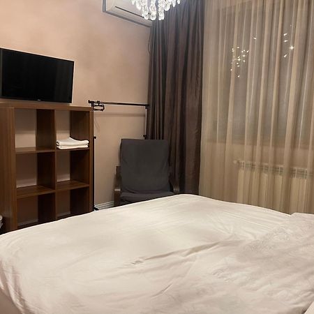 Room In A Private House - 5 Min From Therme And Airport Corbeanca Экстерьер фото