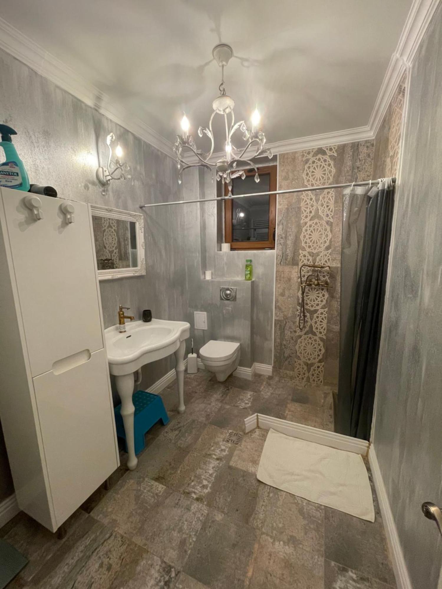 Room In A Private House - 5 Min From Therme And Airport Corbeanca Экстерьер фото